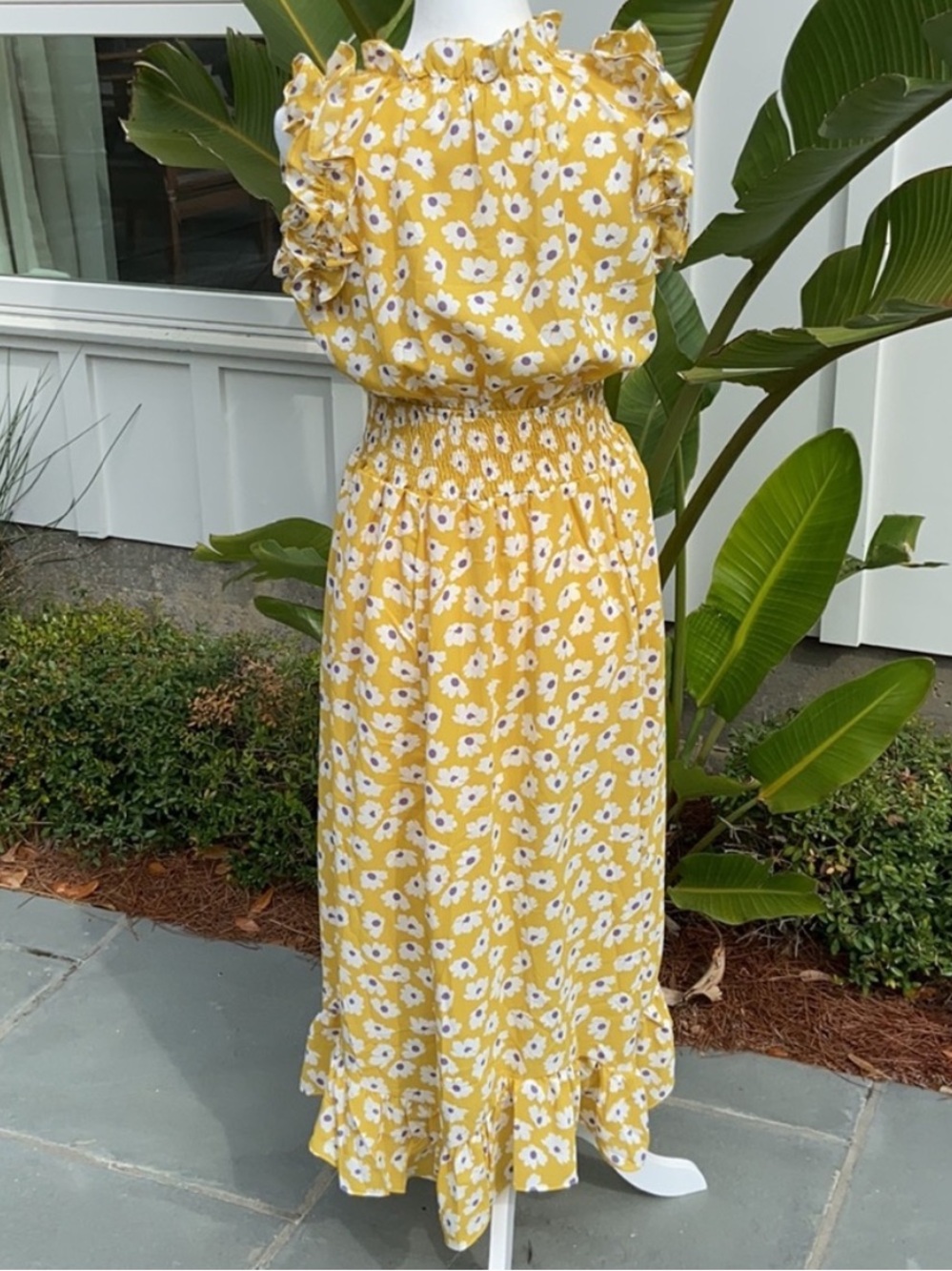 &Merci 100% polyester Yellow Dress Size Large